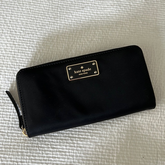 Brand New Kate Spade wallet - Picture 1 of 4